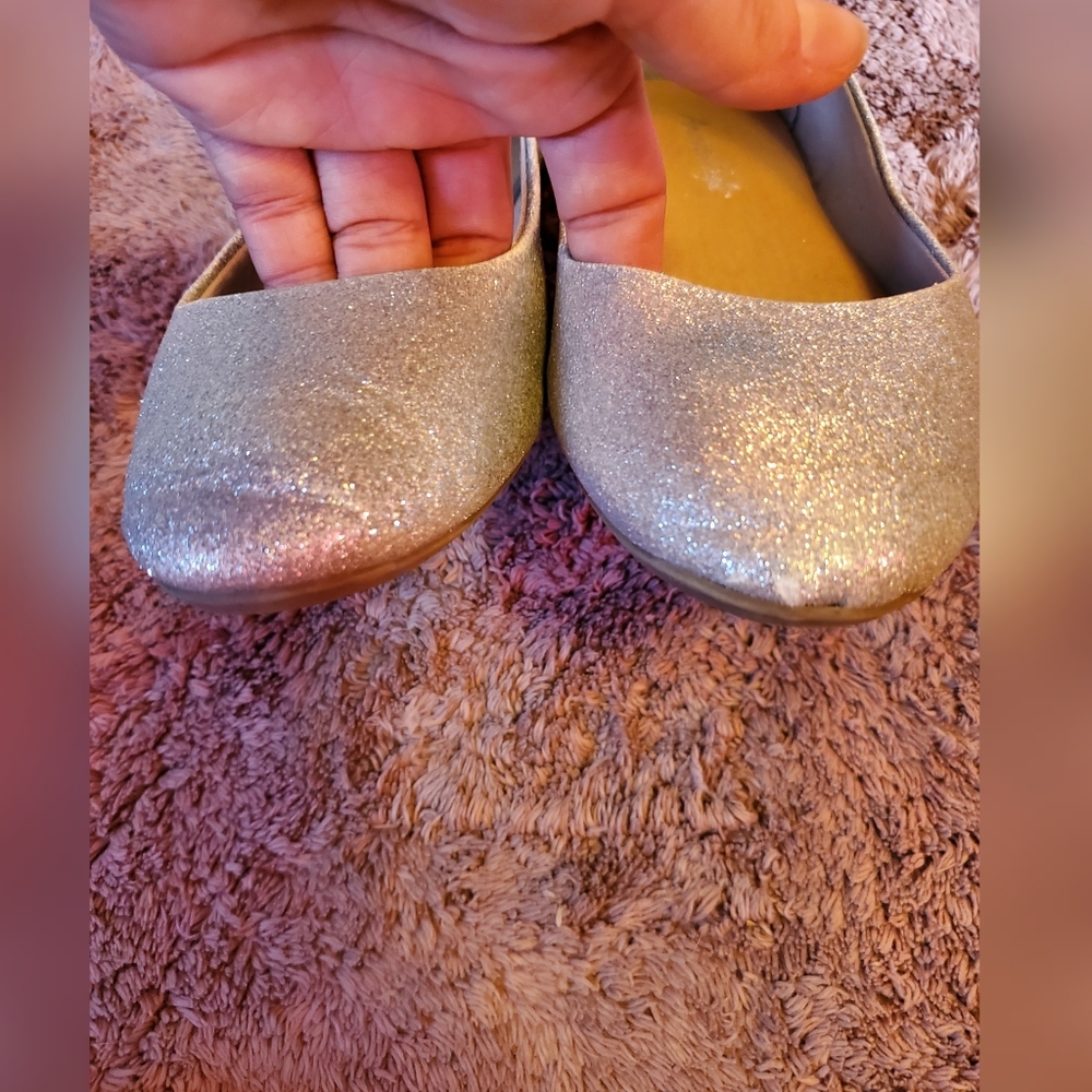 American Eagle Silver Sparkle Flats Size 8.5 - Picture 4 of 5